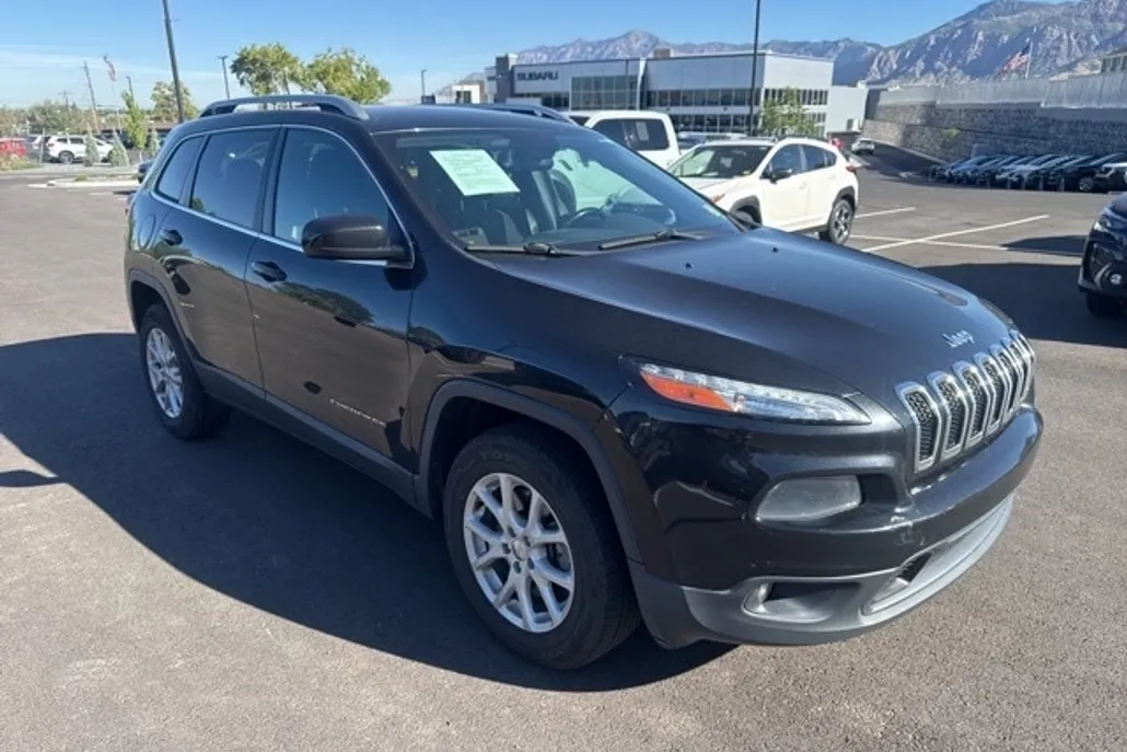 2016 Jeep Cherokee Latitude photo 1