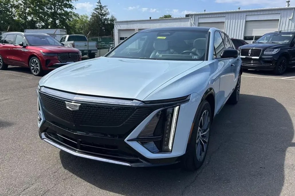 2024 Cadillac Lyriq Sport photo 1