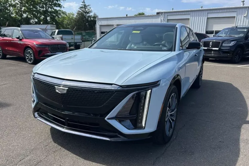 2024 Cadillac Lyriq Sport photo 1