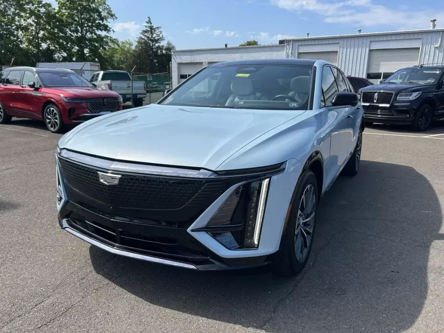2024 Cadillac Lyriq Sport photo 1