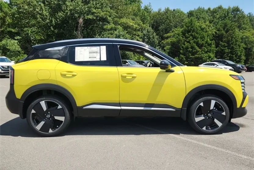 2025 Nissan Kicks SR photo 1