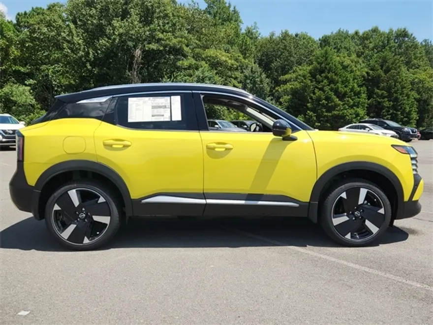 2025 Nissan Kicks SR photo 1