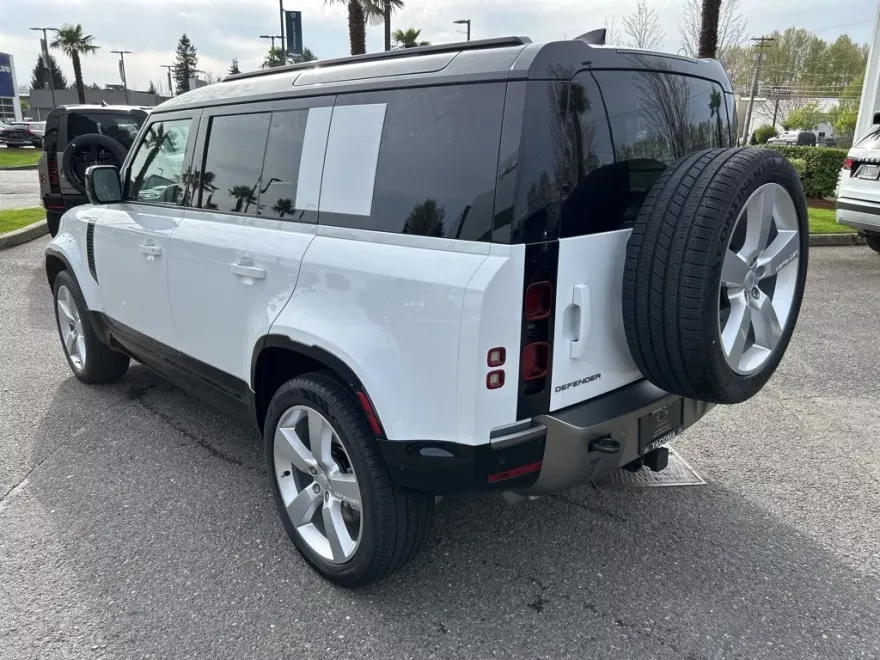 2025 Land Rover Defender 110 X-Dynamic SE photo 1