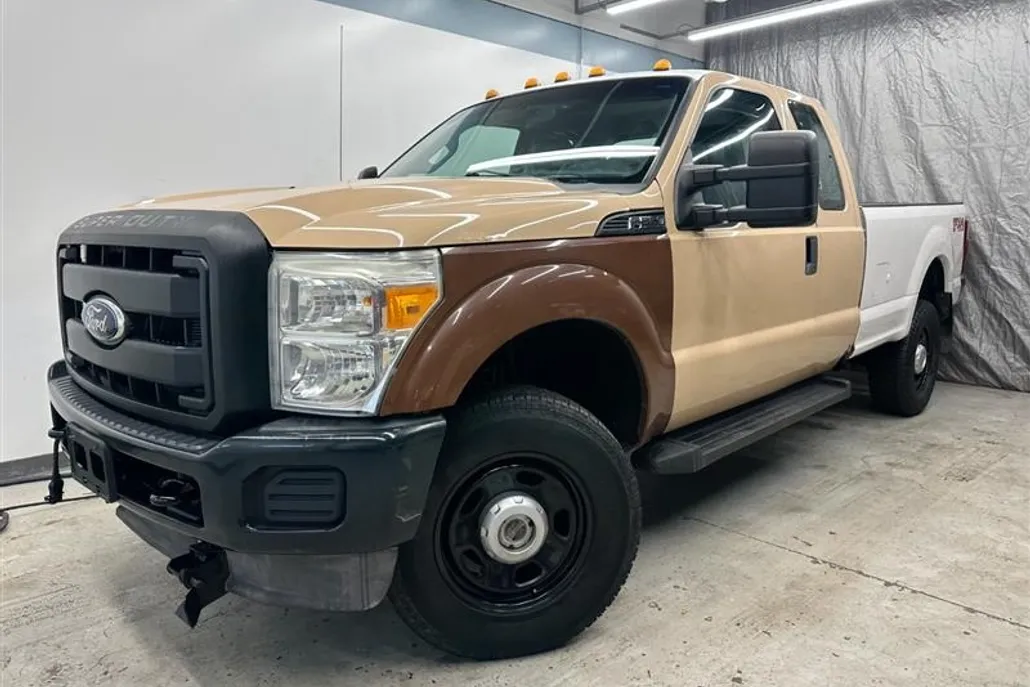 2011 Ford F-350 XLT Lariat photo 1