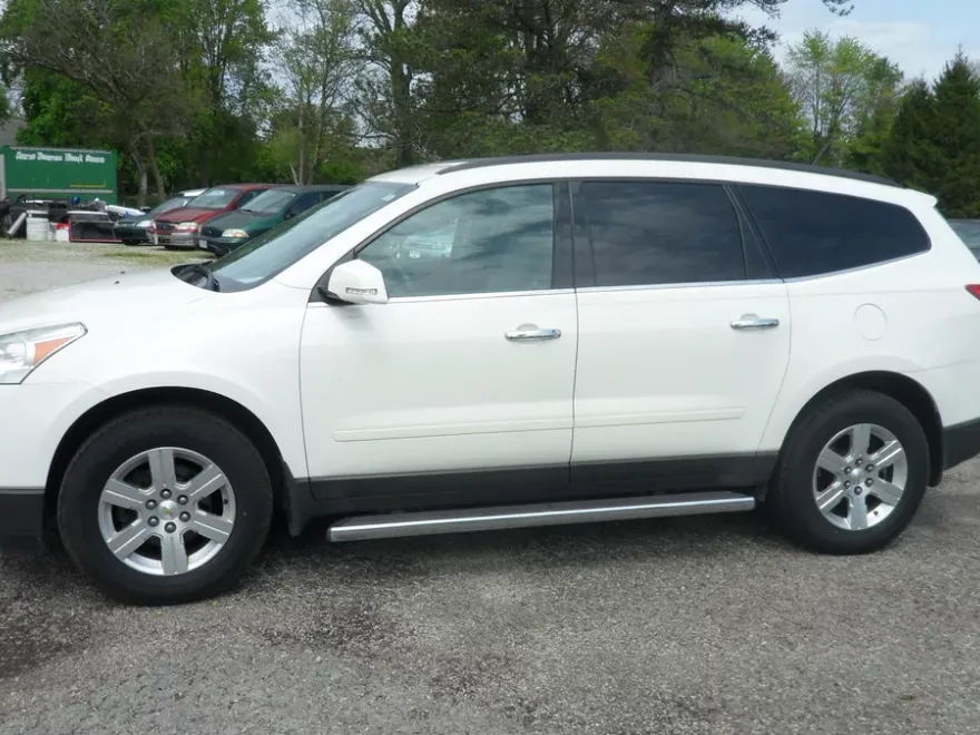2012 Chevrolet Traverse 2LT photo 1