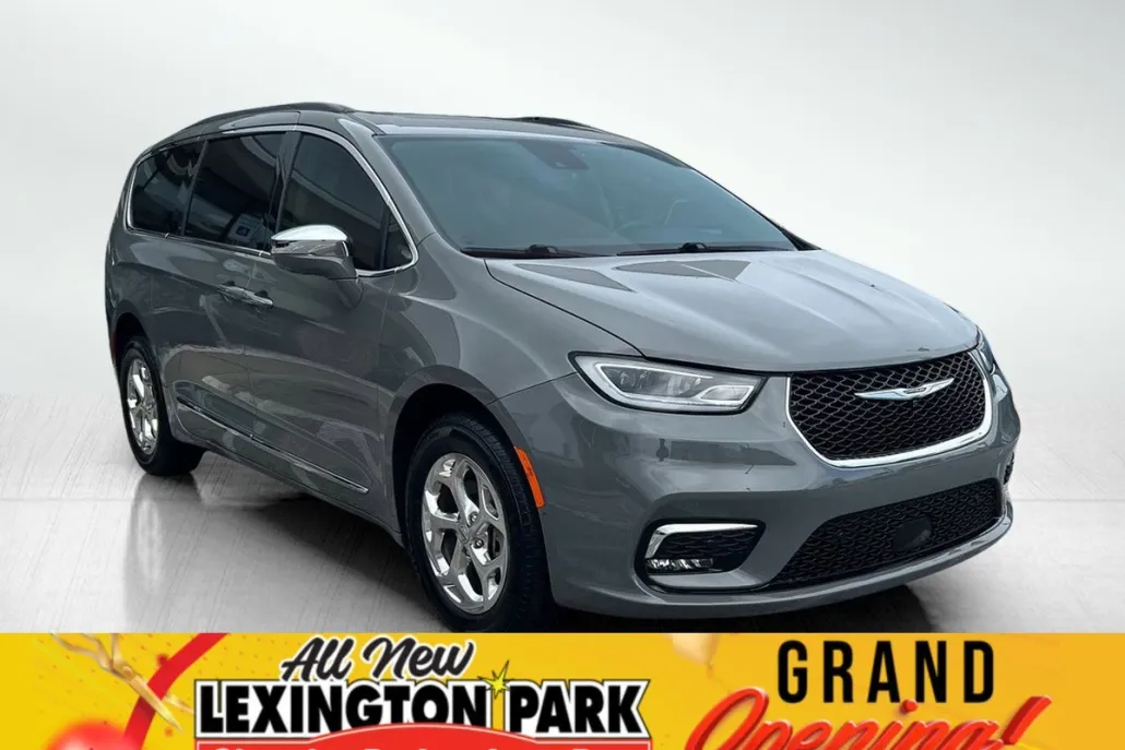2022 Chrysler Pacifica Limited photo 1