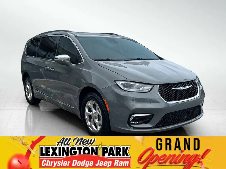 2022 Chrysler Pacifica Limited photo 1