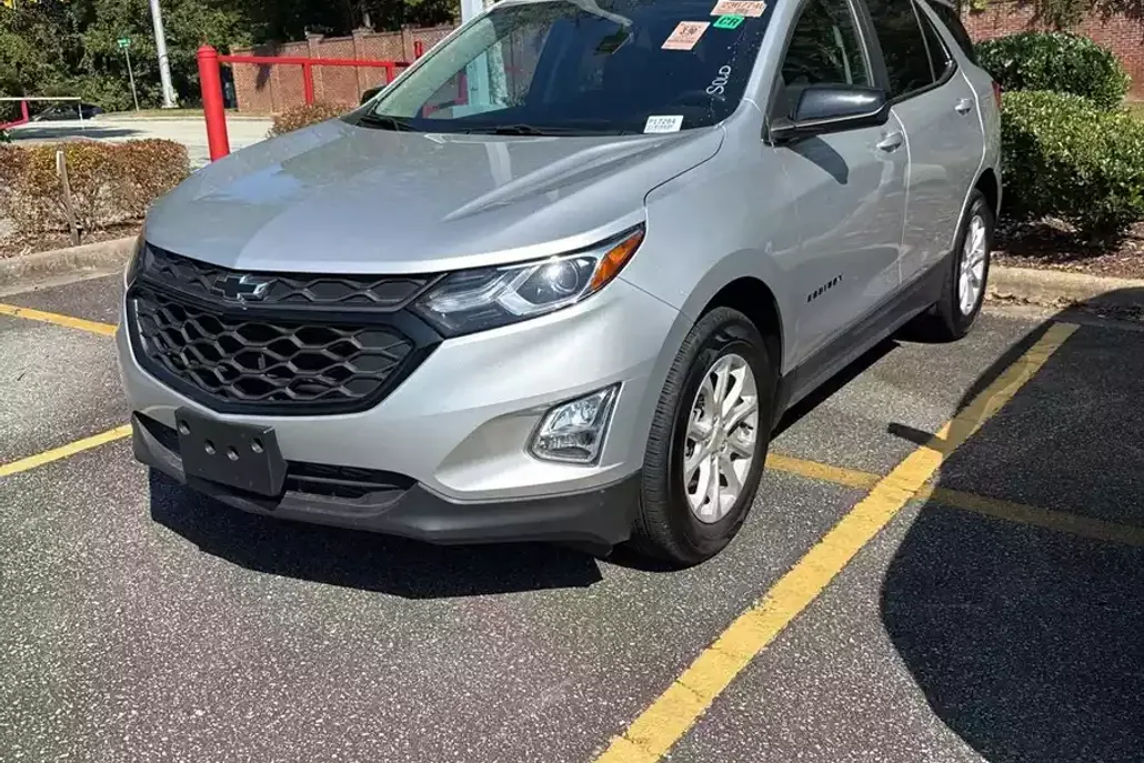2021 Chevrolet Equinox LT photo 1
