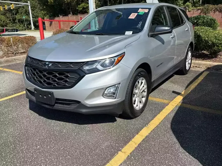 2021 Chevrolet Equinox LT photo 1