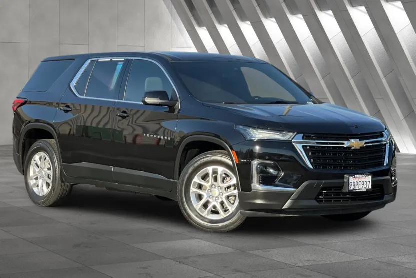 2022 Chevrolet Traverse LS photo 1