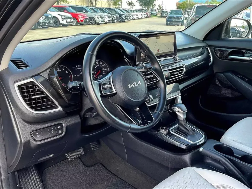 2022 Kia Seltos EX photo 1