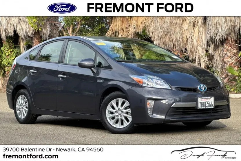 2015 Toyota Prius Plug-in Advanced photo 1