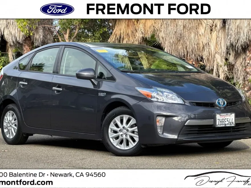 2015 Toyota Prius Plug-in Advanced photo 1