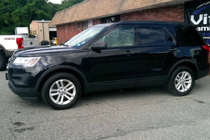 2016 Ford Explorer Base photo 1