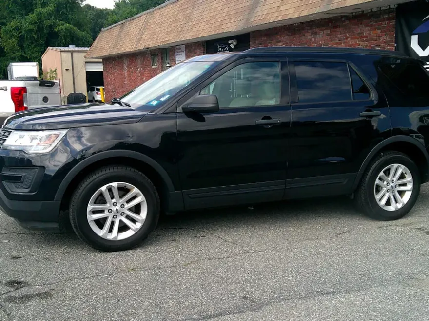 2016 Ford Explorer Base photo 1