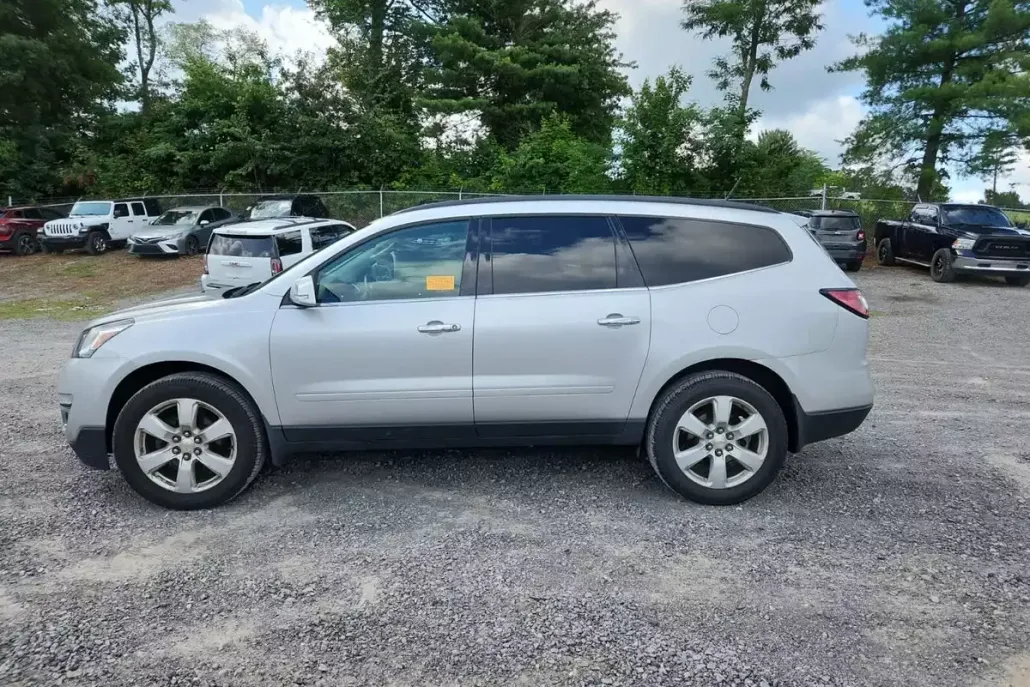 2017 Chevrolet Traverse 1LT photo 1