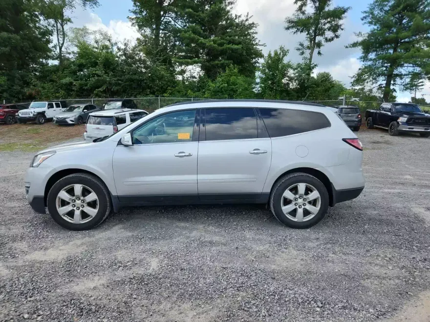2017 Chevrolet Traverse 1LT photo 1