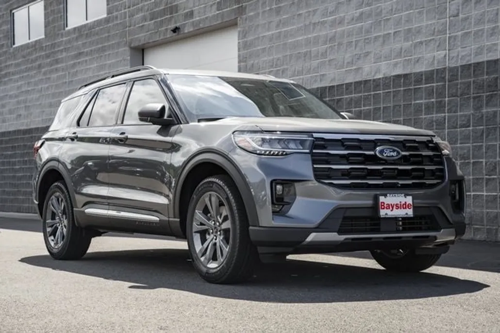 2025 Ford Explorer photo 1