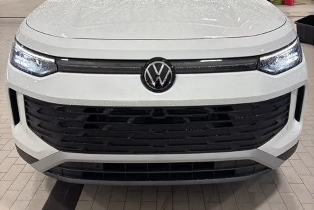 2025 Volkswagen Tiguan S photo 1