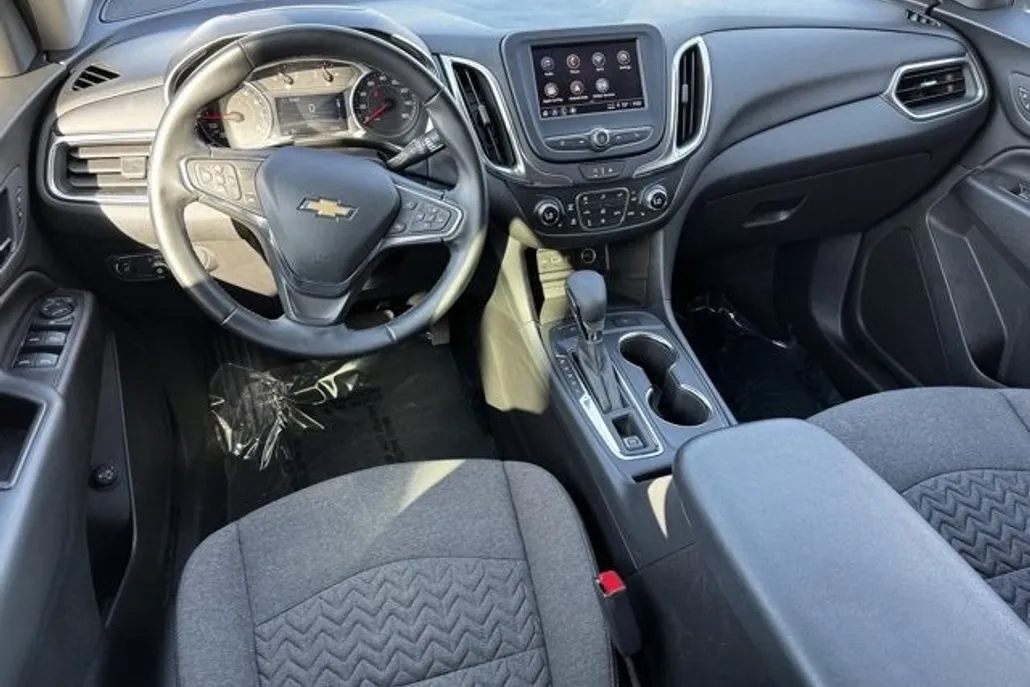 2024 Chevrolet Equinox LT photo 1
