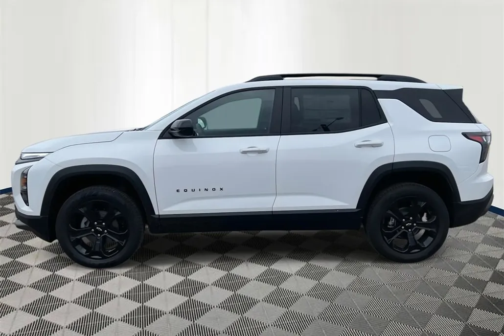 2026 Chevrolet Equinox LT photo 1