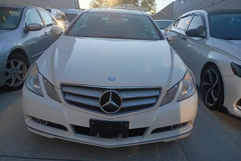 2010 Mercedes Benz E Coupe photo 1