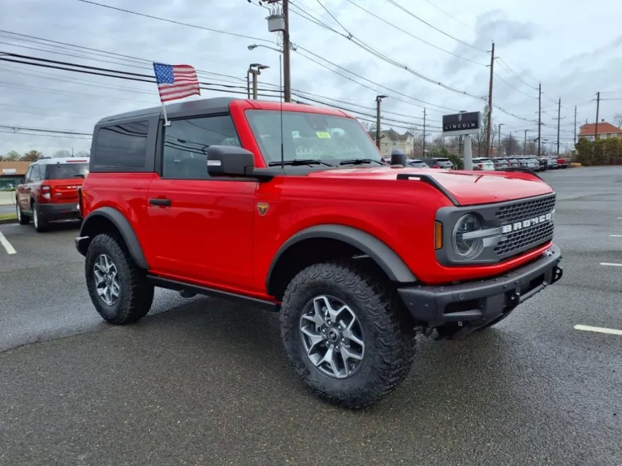 2024 Ford Bronco Badlands photo 1