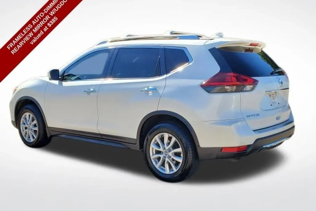 2018 Nissan Rogue SV photo 1