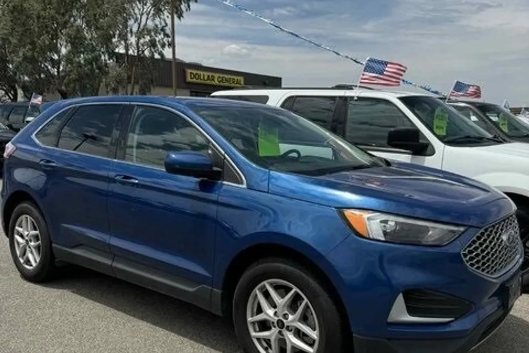 2023 Ford Edge SEL photo 1