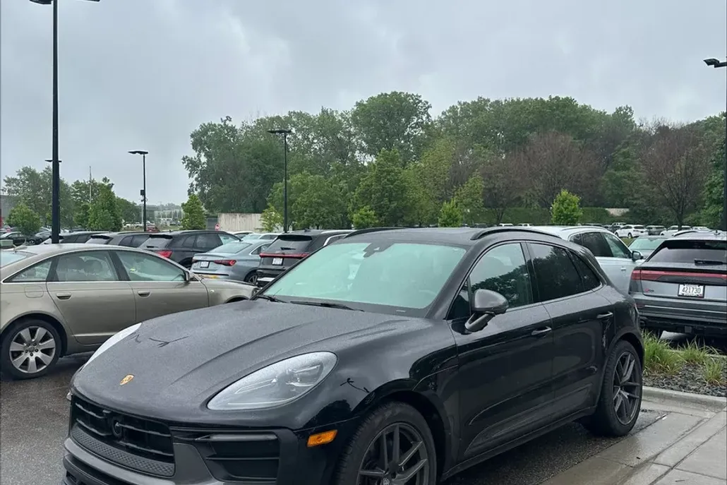 2024 Porsche Macan T photo 1