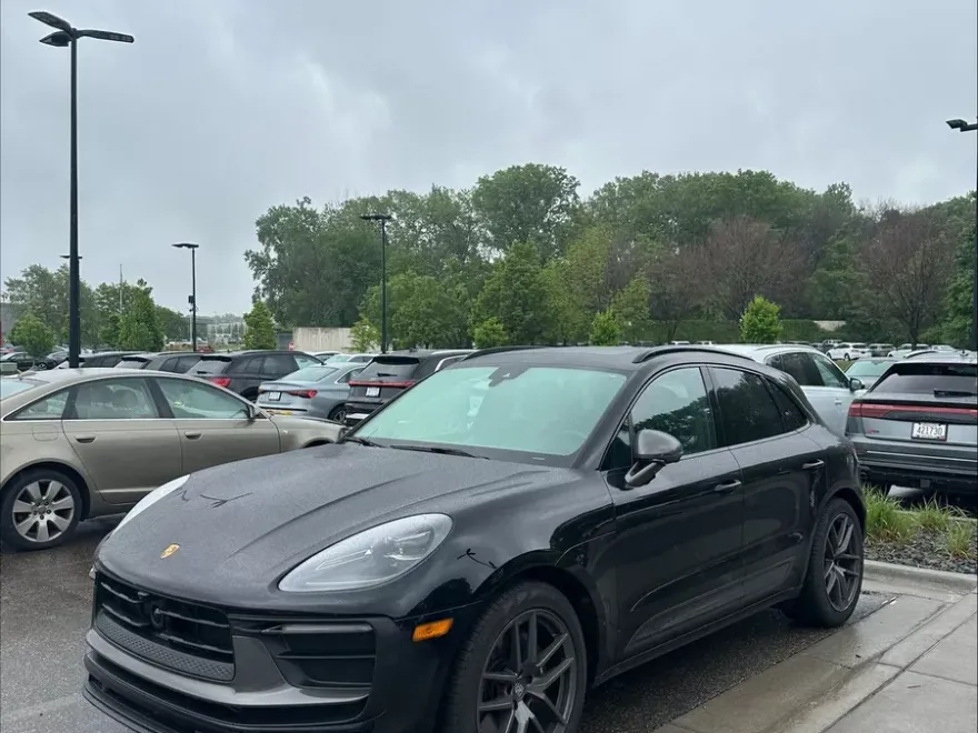 2024 Porsche Macan T photo 1