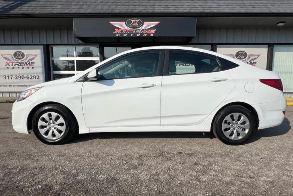 2017 Hyundai Accent SE photo 1