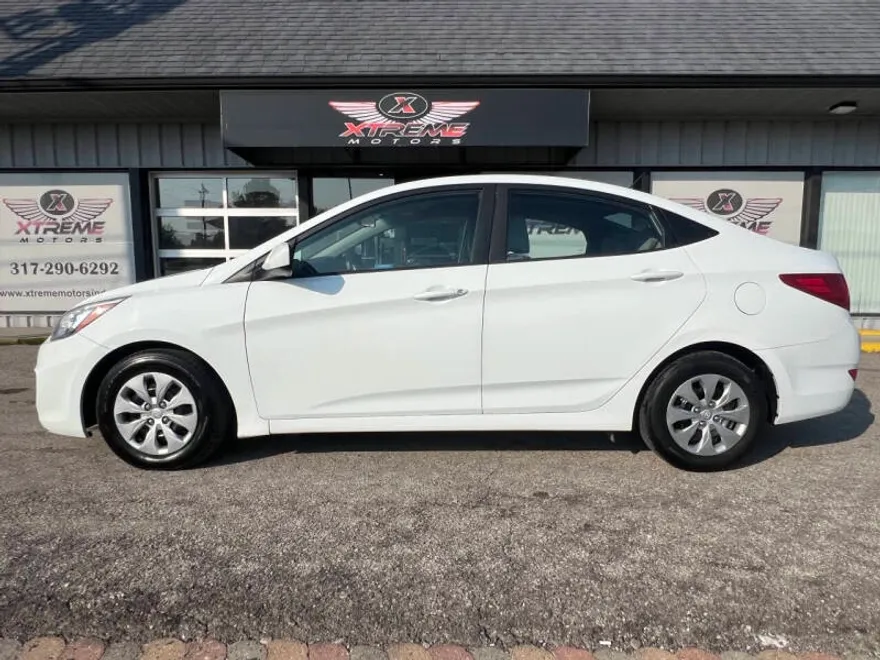 2017 Hyundai Accent SE photo 1