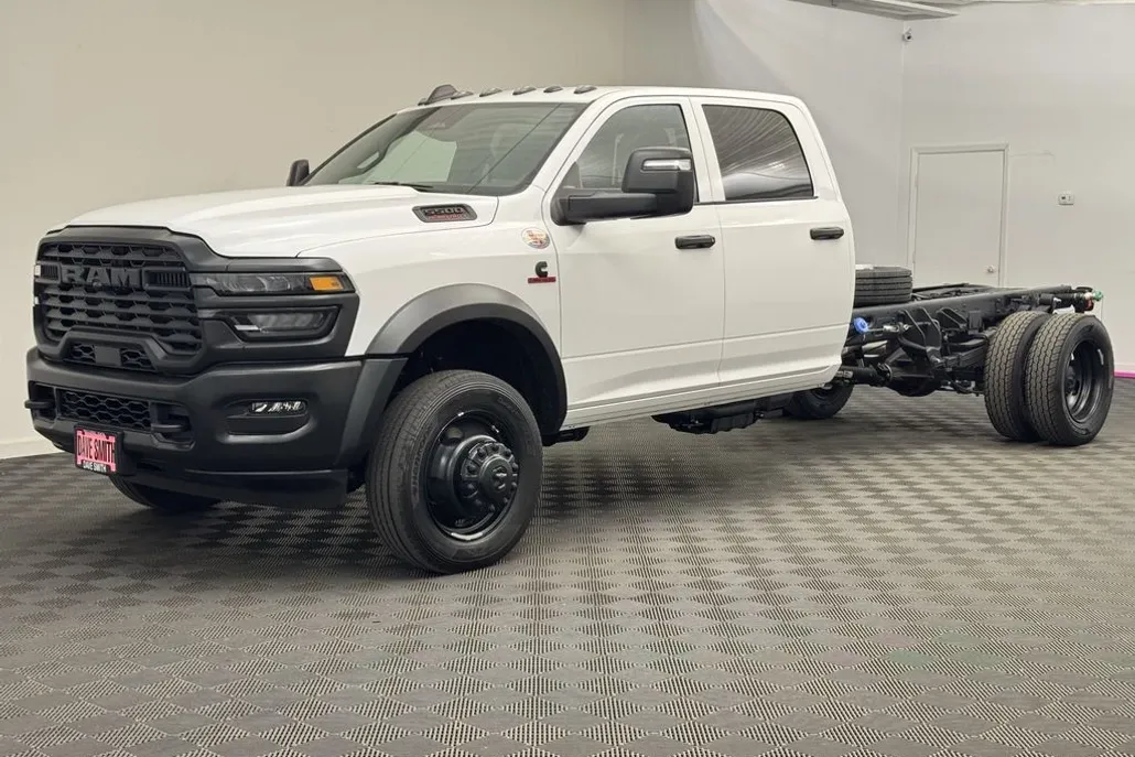 2025 Ram 5500 photo 1