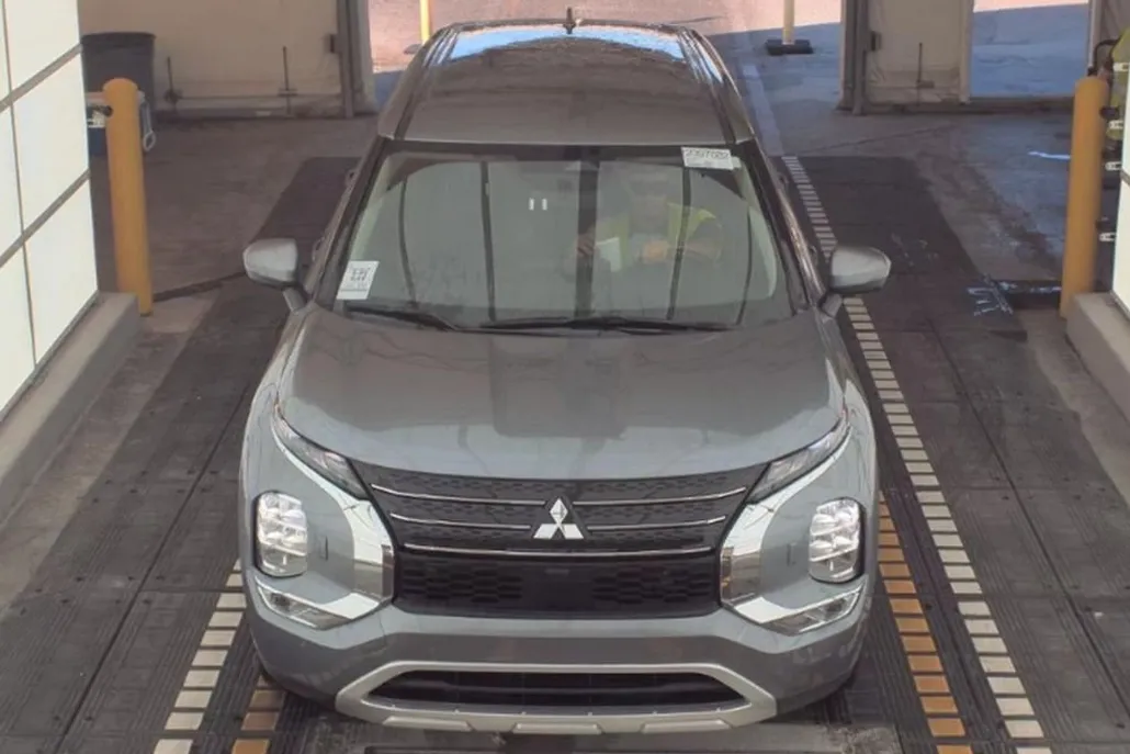 2024 Mitsubishi Outlander SE photo 1