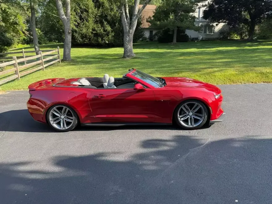 2016 Chevrolet Camaro 2LT photo 1