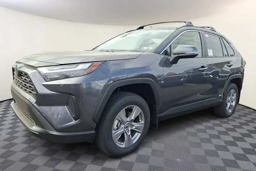 2025 Toyota RAV4 Hybrid LE photo 1