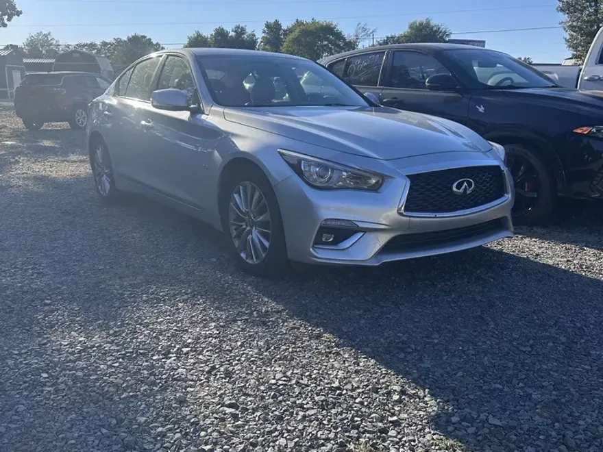 2018 Infiniti Q50 2.0t LUXE photo 1