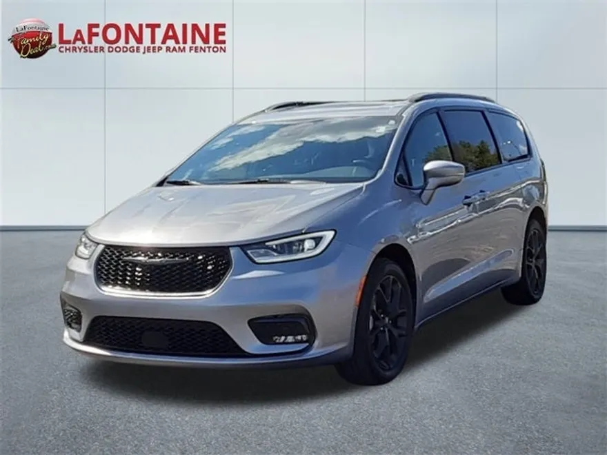 2021 Chrysler Pacifica Limited photo 1