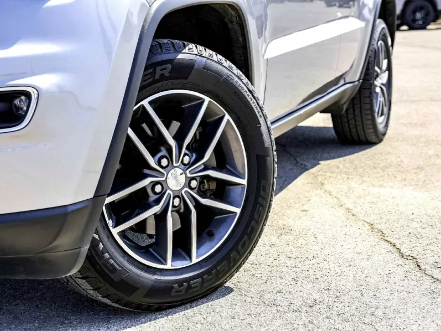 2017 Jeep Grand Cherokee Limited photo 1