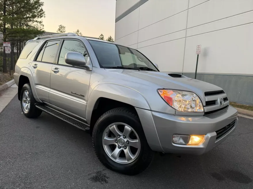 2005 Toyota 4Runner SR5 V6 4WD photo 1