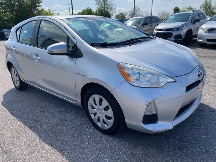 2012 Toyota Prius C One photo 1