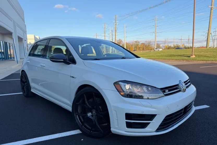2017 Volkswagen Golf R Base photo 1