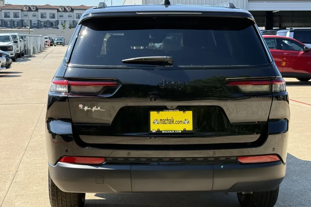 2025 Jeep Grand Cherokee Altitude photo 1