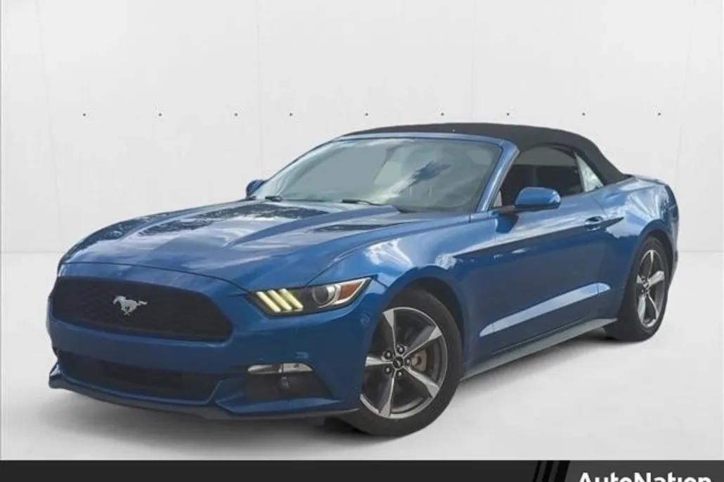 2017 Ford Mustang V6 Convertible photo 1
