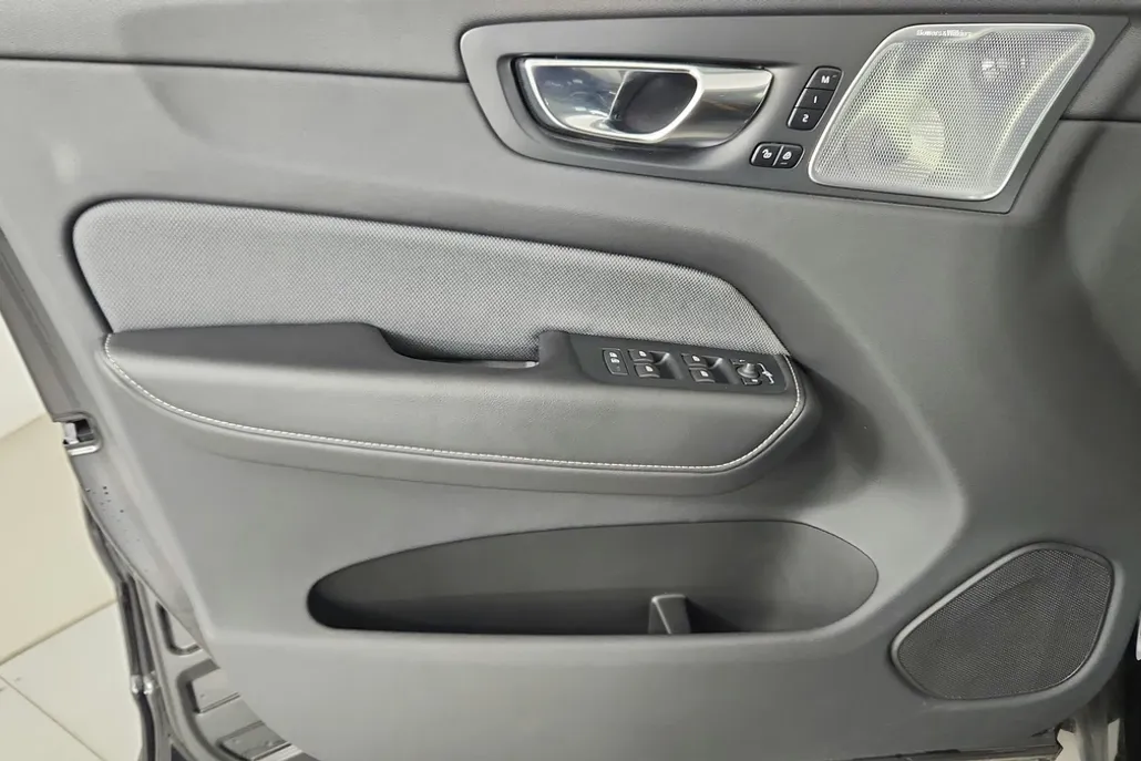 2022 Volvo XC60 Recharge Hybrid T8 Polestar photo 1