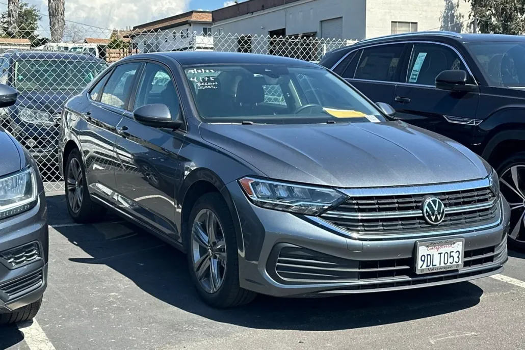 2023 Volkswagen Jetta 1.5T SE photo 1