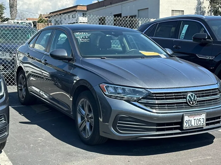 2023 Volkswagen Jetta 1.5T SE photo 1