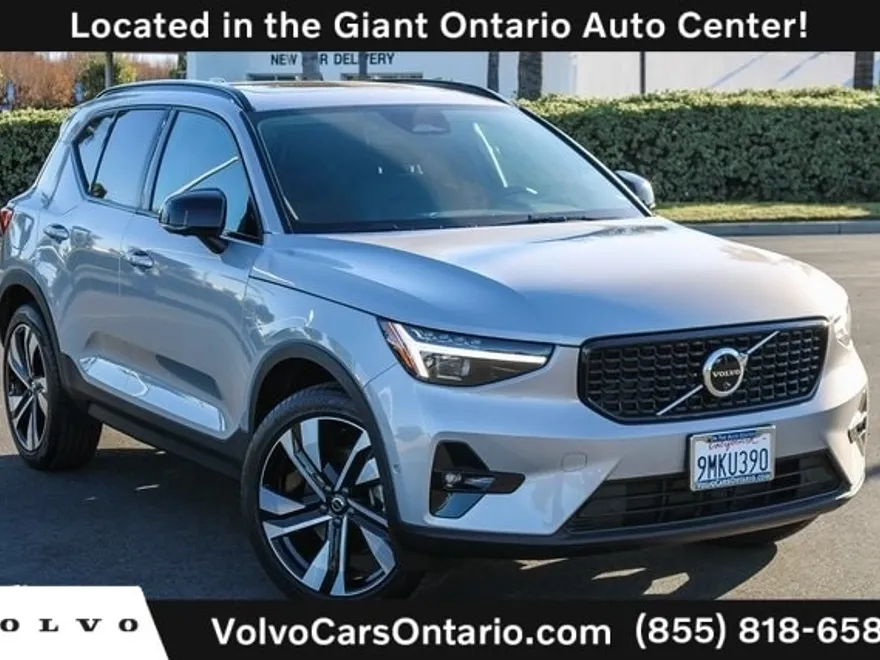 2024 Volvo XC40 Plus photo 1