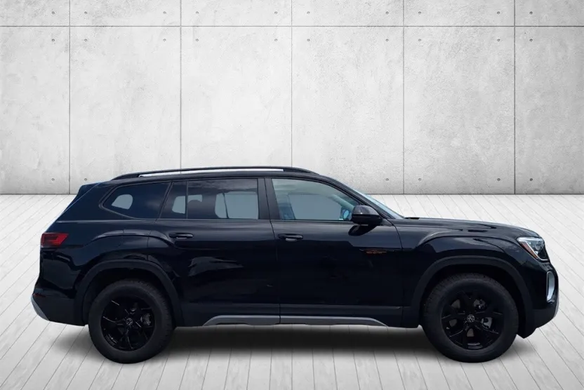 2025 Volkswagen Atlas Peak Edition SE photo 1